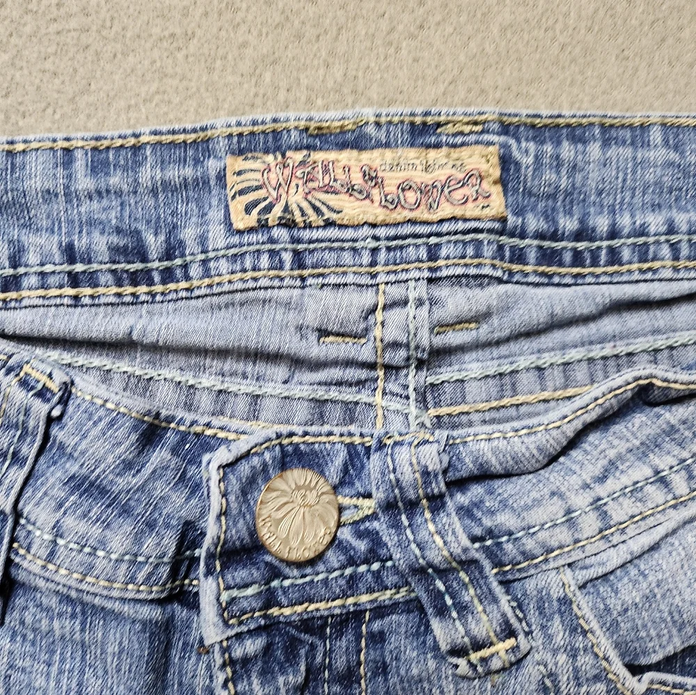WALLFLOWER Denim Shorts Y2K Jean Shorts - Picture 3 of 6